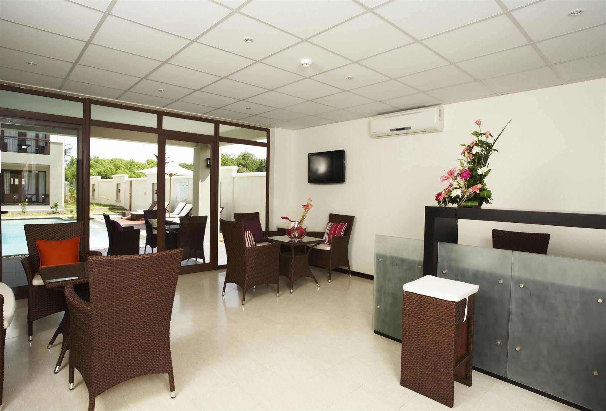 Grand Bay Suites Kültér fotó